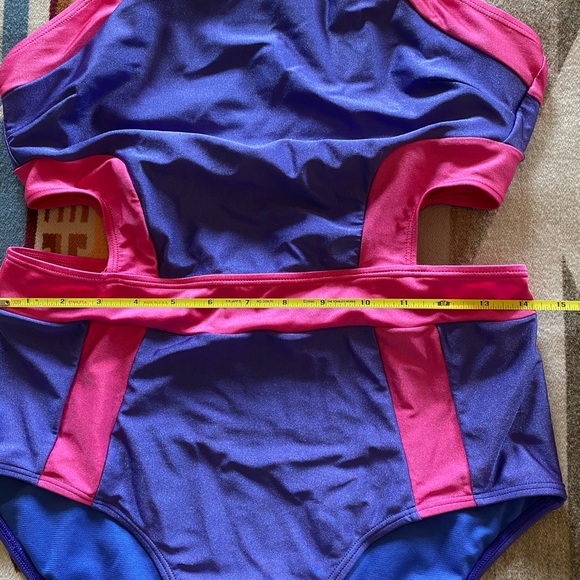 Retro One Piece Bathing Suit - Picture 6 of 10